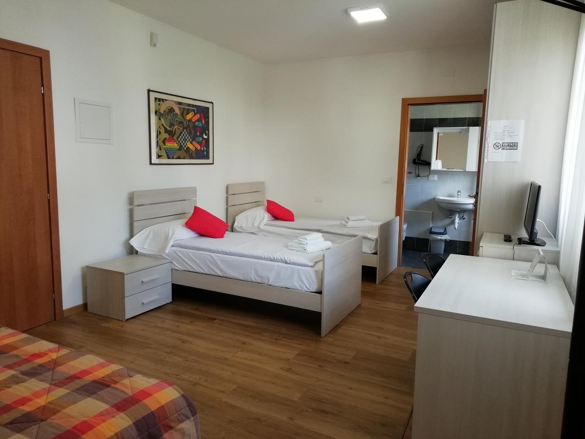 Camere Bolzano Da Glauco Luaran gambar