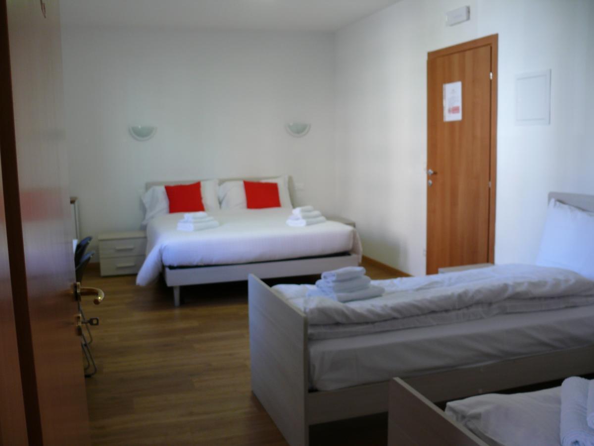 Camere Bolzano Da Glauco Luaran gambar